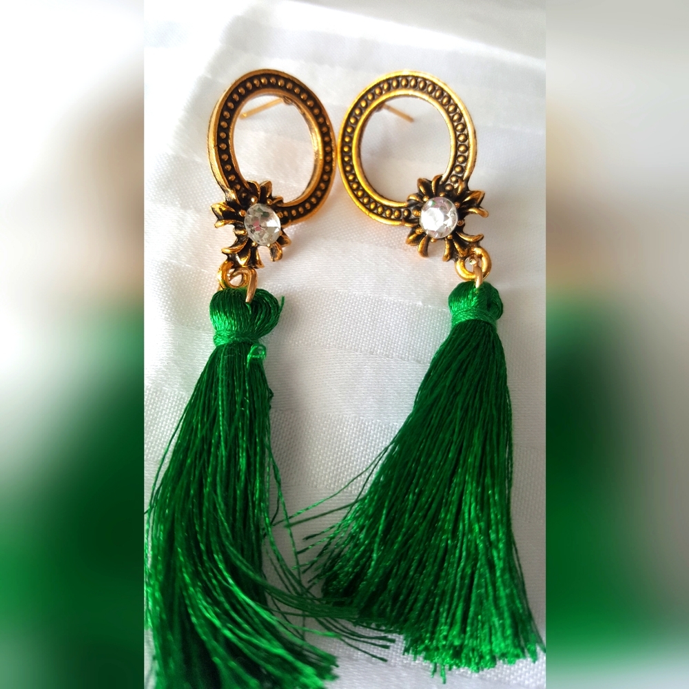 Woman Grass Green Tassel Gold Drop Earrings